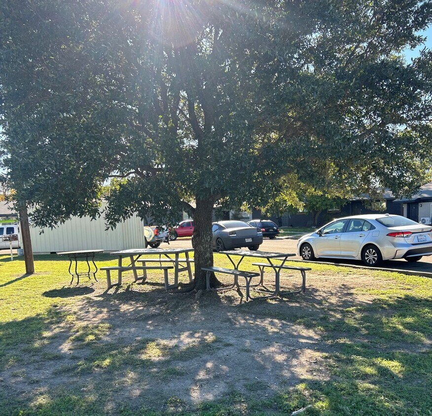 Foto principal - 3200-3200 Grider Cir