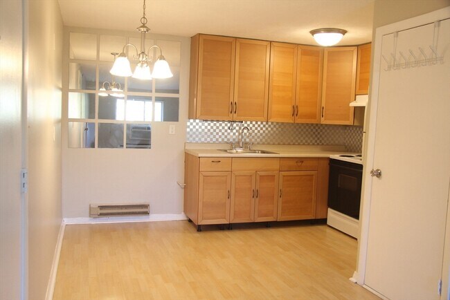 Building Photo - 11 Glen Ave