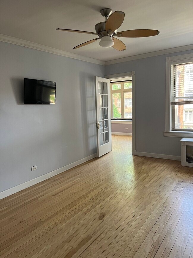 Foto del edificio - 6806 S Crandon Ave