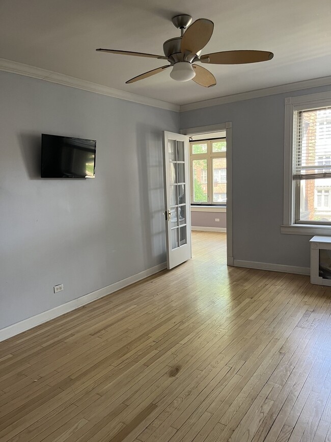 Building Photo - 6806 S Crandon Ave