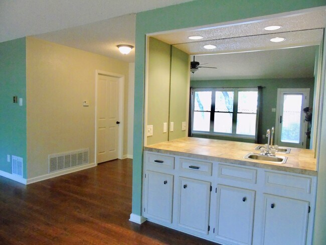 Foto del edificio - Beautifully remodeled 1 story in Northwood!