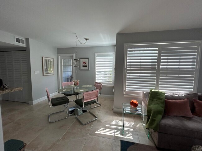 Foto del edificio - 1050 Crystal Way