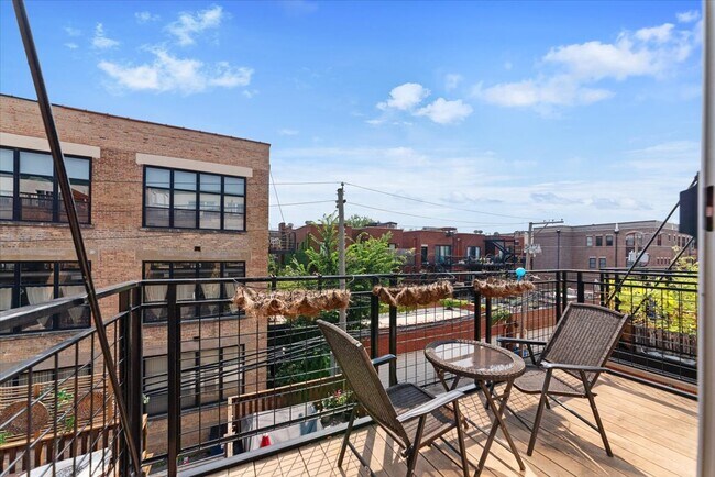 Foto del edificio - 2333 W St Paul Ave