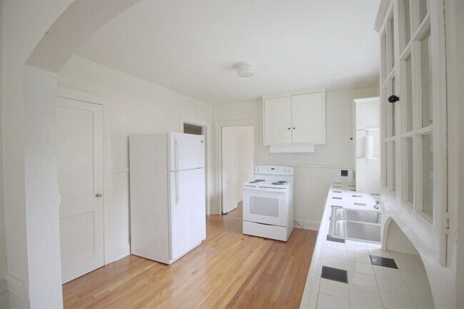 Building Photo - Charming 2 Bedroom Duplex in Lakewood!