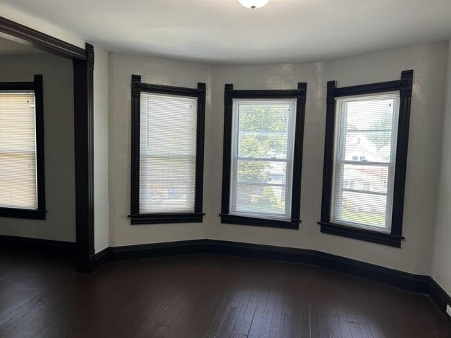 Building Photo - 81 Mariemont Ave