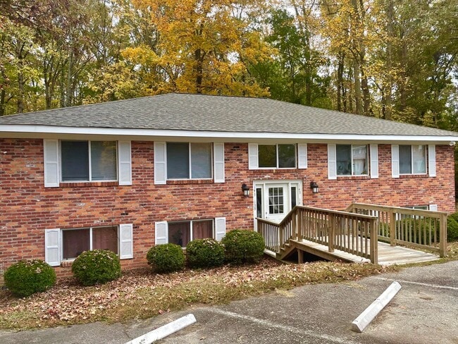 Building Photo - Charming 2 bedroom 1 bath condo! Available...