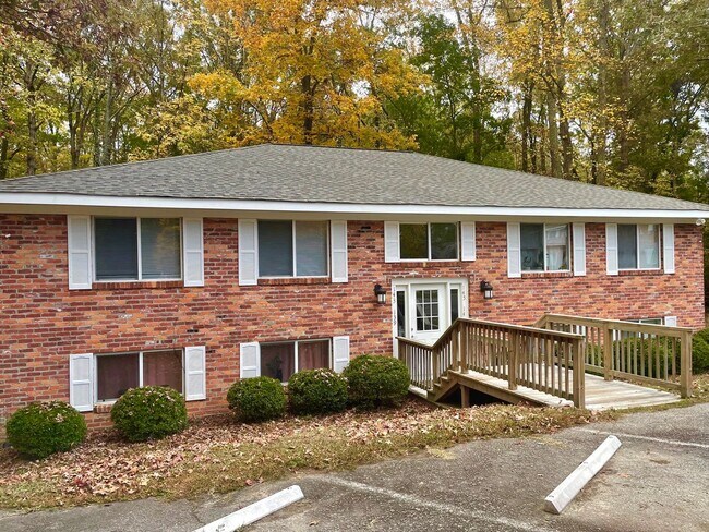 Foto del edificio - Charming 2 bedroom 1 bath condo! Available...