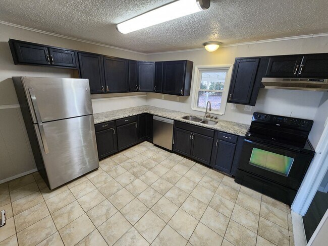 Foto del edificio - Spacious 3-Bedroom, 2-Bathroom Home AVAILA...