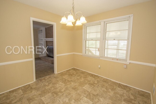 Building Photo - 1505 Westchester Dr