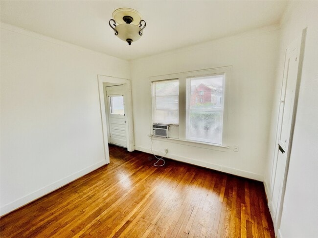 Building Photo - 320 W Polk St