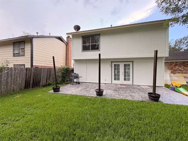 Building Photo - 2118 Hilton Head Dr