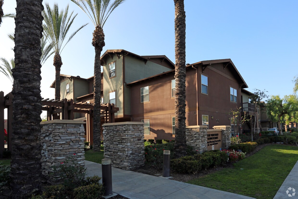 The Vineyard Town Homes Apartments in Anaheim, CA