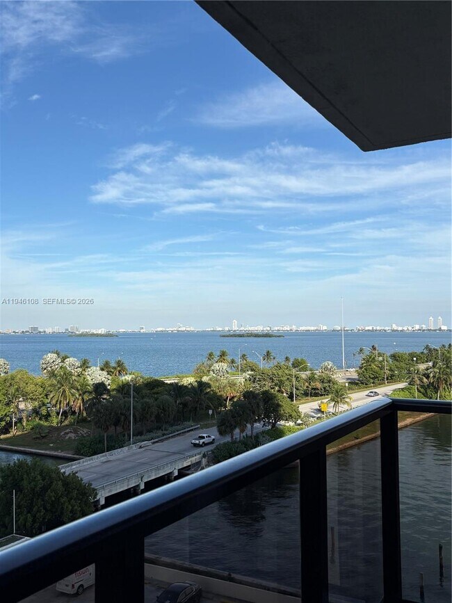 Building Photo - 600 NE 36th St