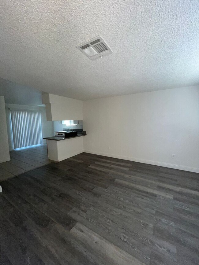Building Photo - 3155