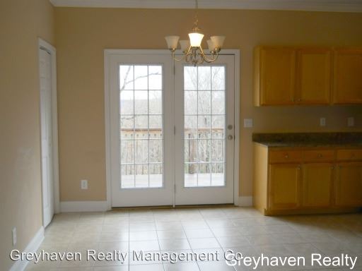 Building Photo - 5830 Crestview Dr
