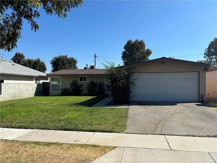 Primary Photo - Beautiful 4 bedroom home in Canyon Country!