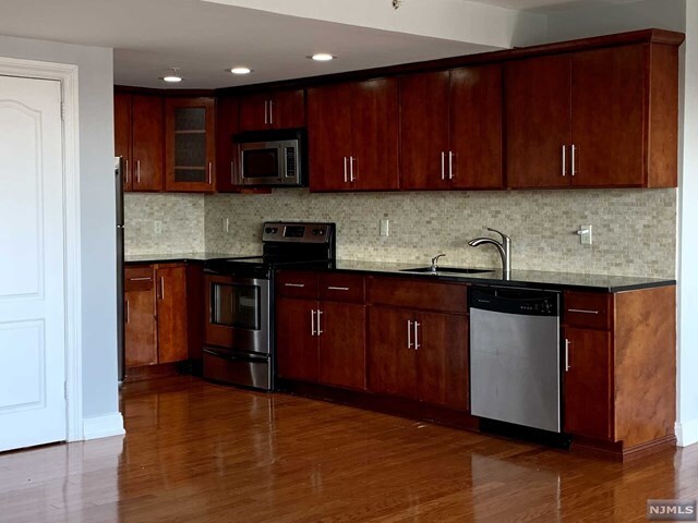 Building Photo - 60 East Parkway Drive, Unit 7M