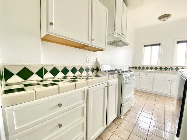 Foto del edificio - 1306 S Cloverdale Ave