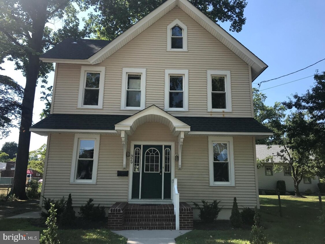 Primary Photo - 329 Vine St