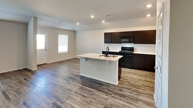 Foto del edificio - Brand New 4 bedroom 2 bath home in Edmond ...