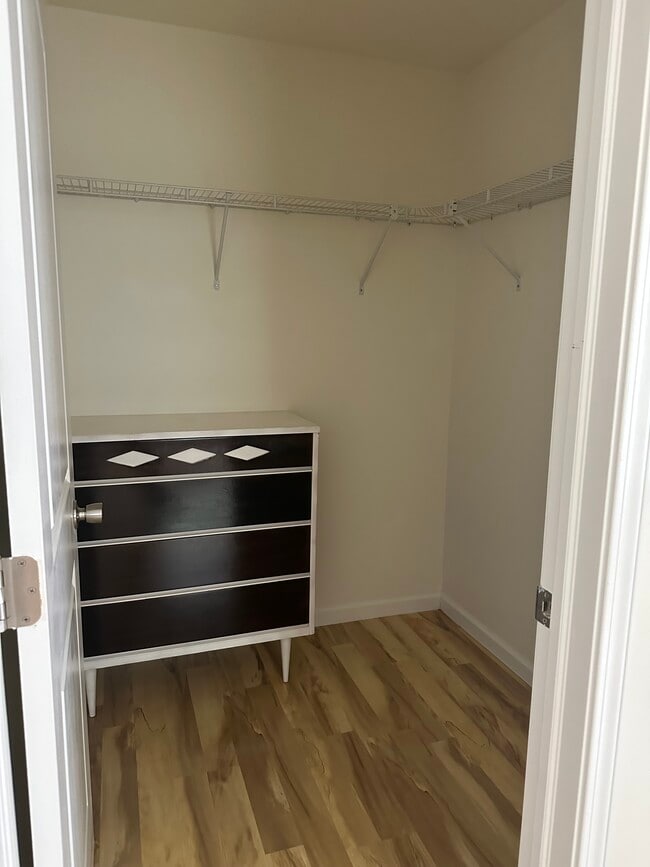 Foto del edificio - 175 Kendall Ave