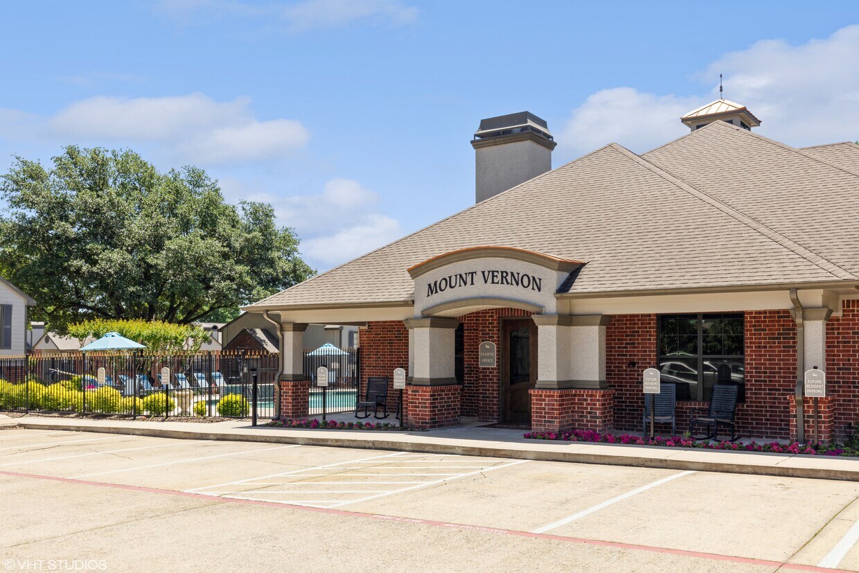 Mount Vernon Apartments in DeSoto, TX