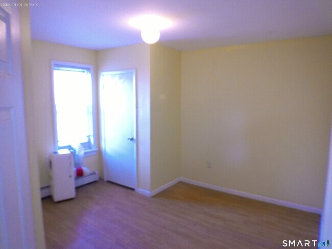 Foto del edificio - 13 Armstrong Pl