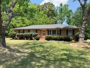 Building Photo - 510 Willowbrook Rd