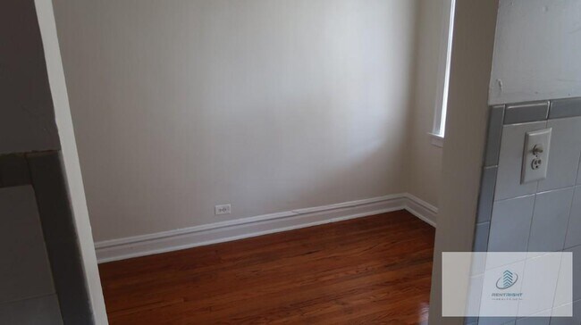 Foto del edificio - 4650-60 N Elston