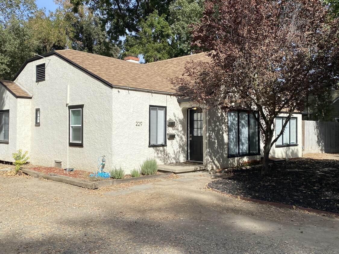 Foto principal - 229 Mensinger Ave