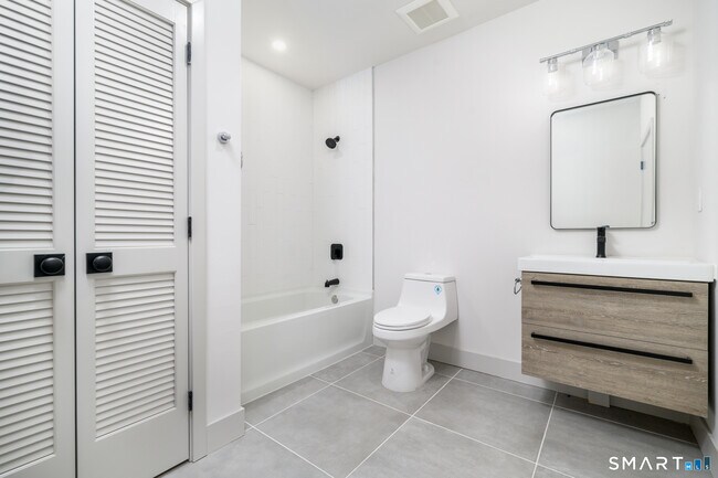 Foto del edificio - 1011 High Ridge Rd