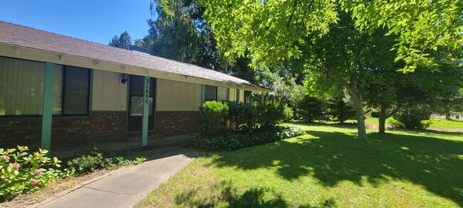 Foto del edificio - 21855 Belmont Dr