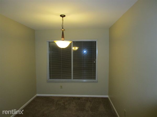Building Photo - 9494 Fenwin Dr