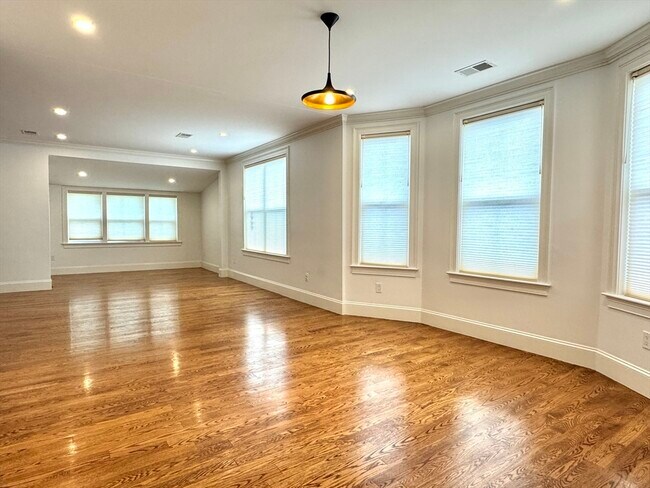 Foto del edificio - 409-411 Walden St