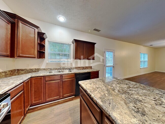 Foto del edificio - 1409 Napa Pt W