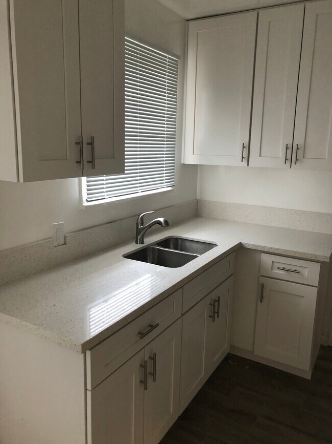 Fotografía del edificio - 11666 Chandler Blvd