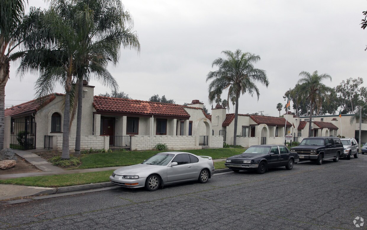 Building Photo - 7730 Magnolia Ave