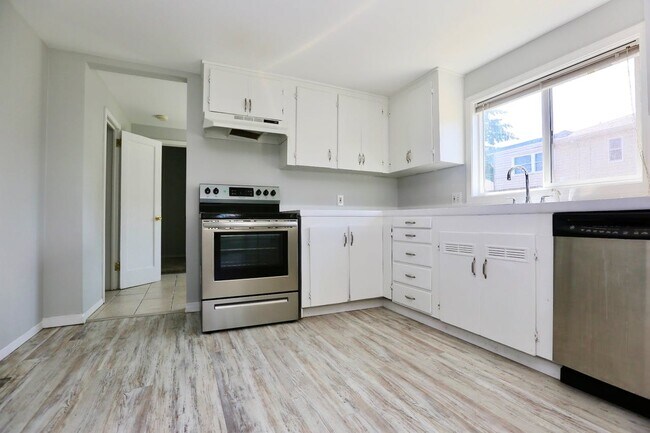 Building Photo - 755 N 105th St