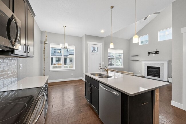 Building Photo - 8479 Cromwell Dr