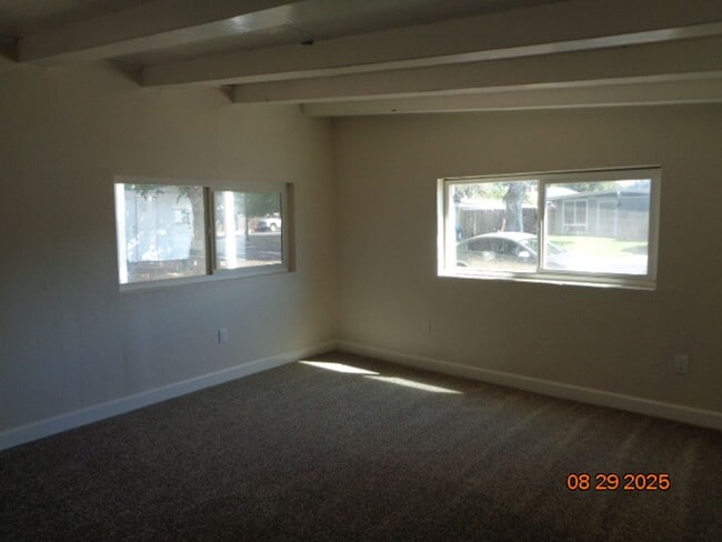 Building Photo - 710 Azalea Way