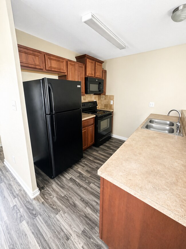 Foto del edificio - 3 BED / 2.5 Bath AVAILABLE NOW, APPLY TODAY ON OUR WEBSITE!!