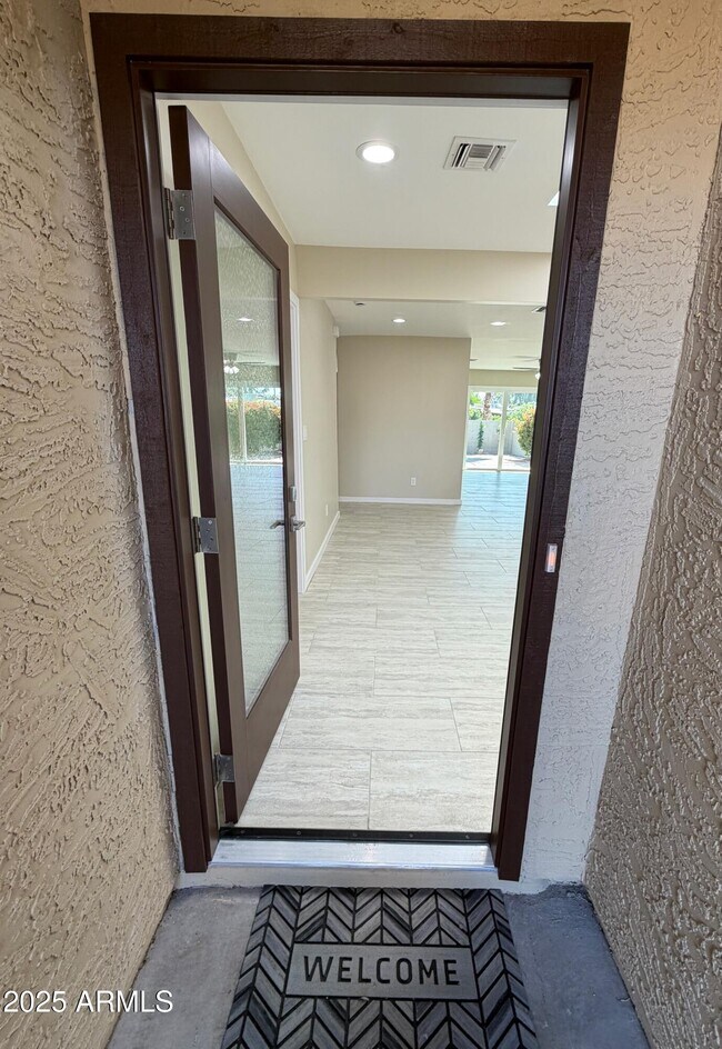 Foto del edificio - 2535 E Bluefield Ave