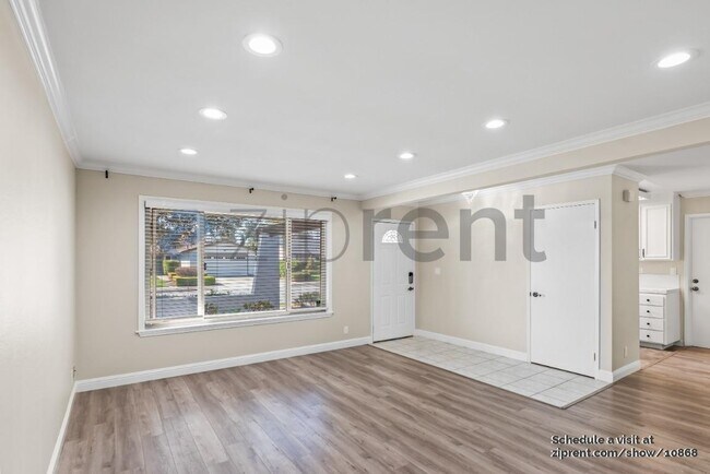 Building Photo - 3021 Grand Lake Dr