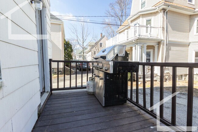 Building Photo - Charming 5 Bedroom House-No broker Fee