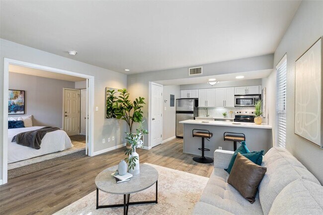 Foto del edificio - 7685 Northcross Dr