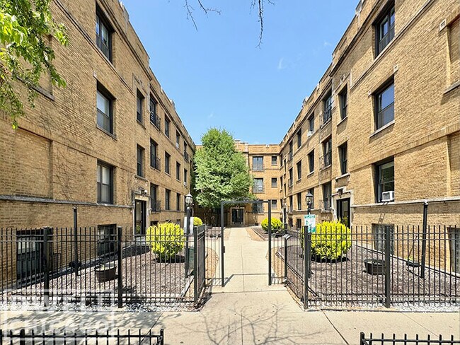 Foto del edificio - 732 W Roscoe St