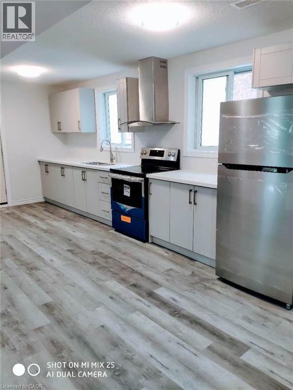 Building Photo - 389 Tealby Crescent