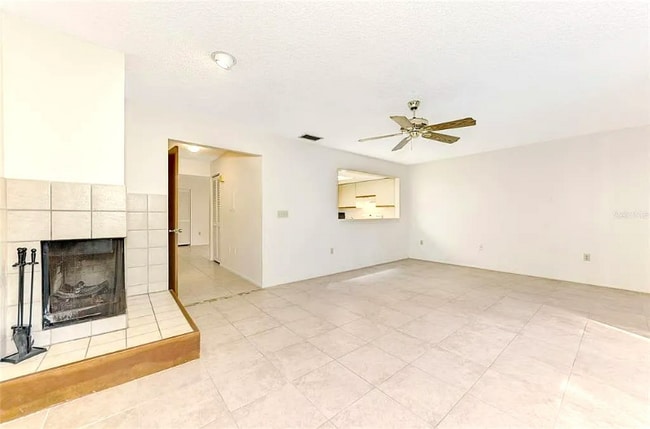 Foto del edificio - 979 Sunridge Dr