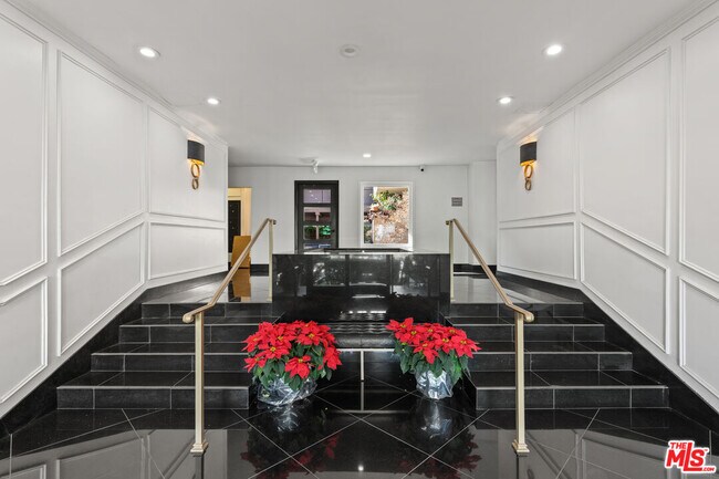 Foto del edificio - 1121 N Olive Dr