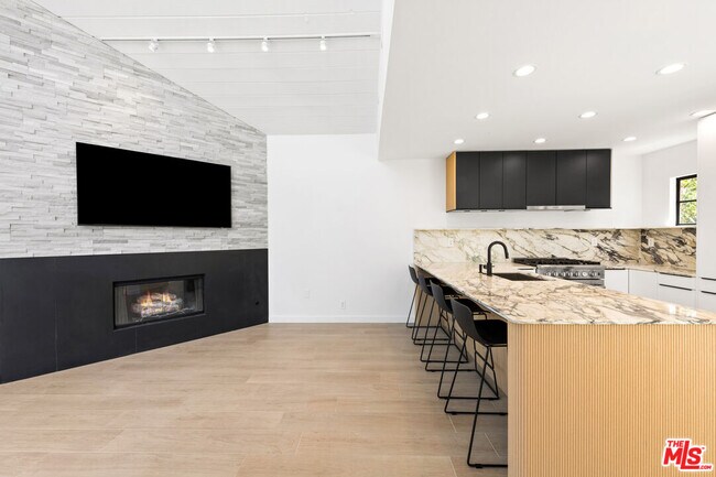 Foto del edificio - 29233 Heathercliff Rd